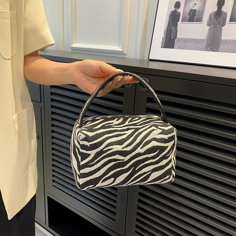 Tas Makeup macan tutul, kantun - Ysl Beauty Makeup Bag ulasan dan harga